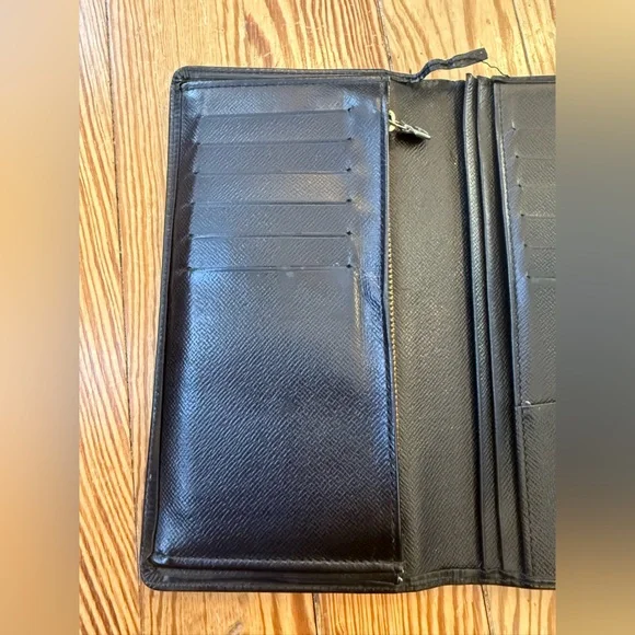 Louis Vuitton Black Epi Leather Wallet w LV Dust Bag - Picture 6 of 12